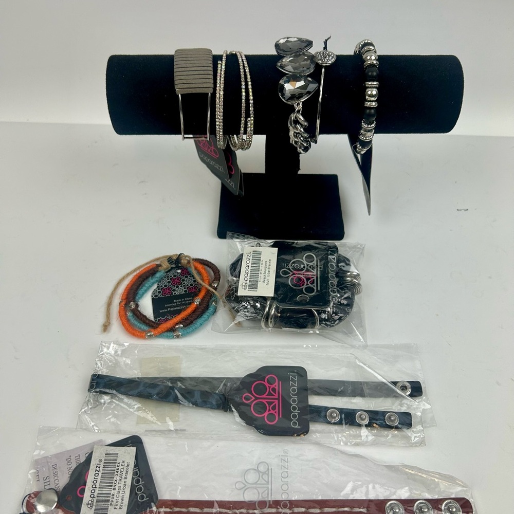 Paparazzi Jewelry Set with 11 new bracelets